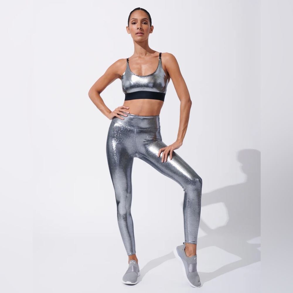 Heroine Sport The Marvel Metallic Leggings in Platinum, size Medium - Picture 6 of 14